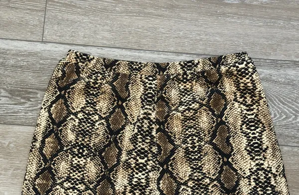 Shein Sz XL Snakeskin Print Pull On Shorts Adorable! - Image 3