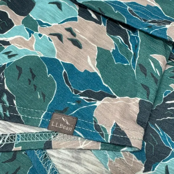 L.L. Bean Women's XL Blue Green Abstract Camo Print V-Neck Long Sleeve Top - Image 6
