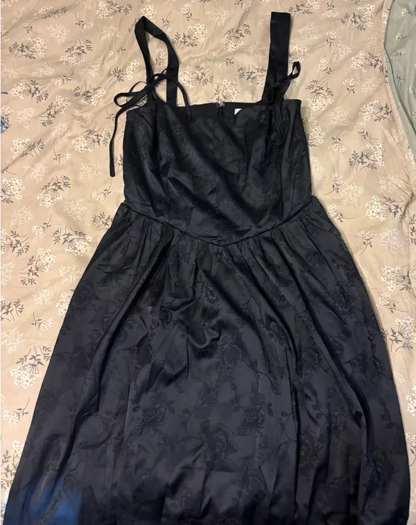 Francesca's Midi Dress Black floral - Image 2