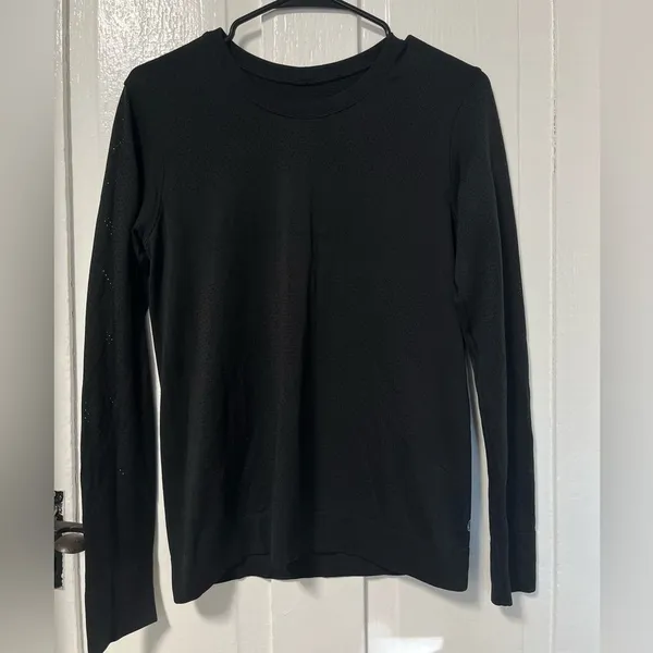 Rare Lululemon Breeze by long sleeve Lululemon across chest black size 4 - Image 4