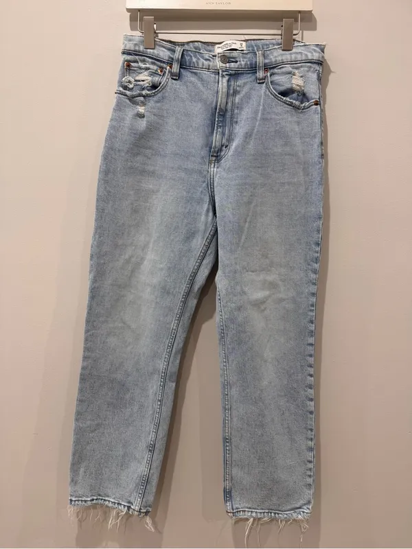 Abercrombie & Fitch Sz 29/8R Ankle Straight Ultra High Rise Light Wash - Image 2