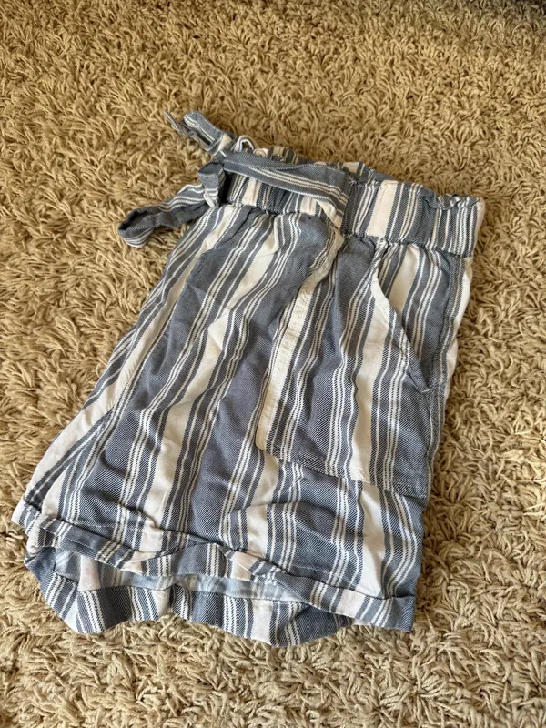 Old Navy Linen Shorts - Image 2