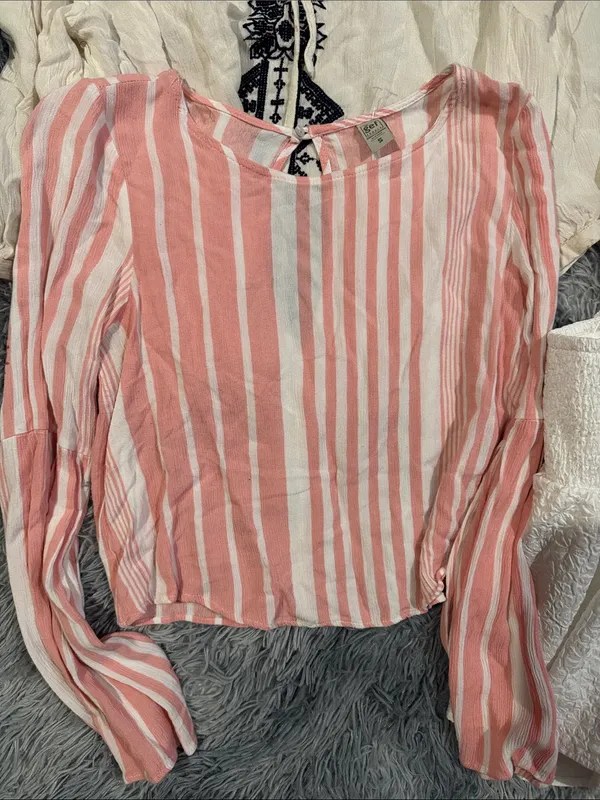 American Rag White Peasant Blouse with Navy Embroidery. 🚨Limited liquidation🚨 - Image 2