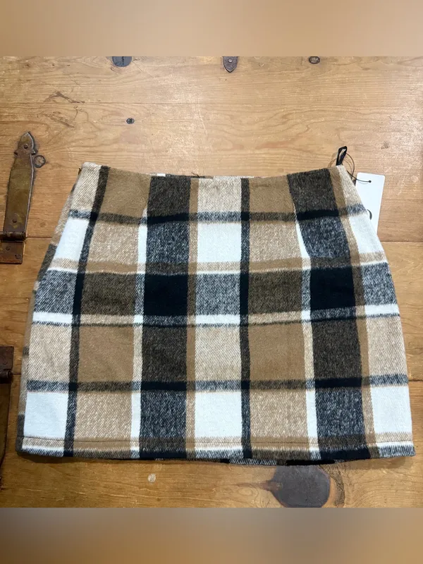 NWT Women’s Plaid Mini Skirt Size Medium Tan Black Cream Preppy Y2K - Image 8