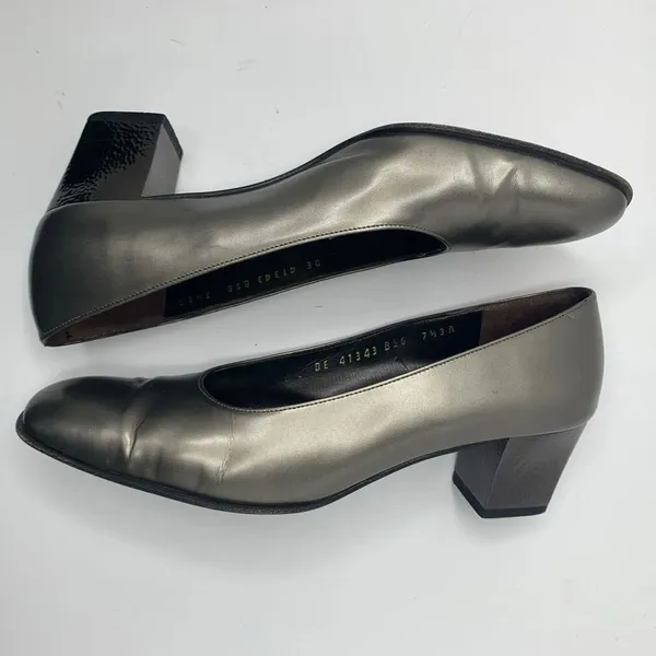 Vtg Salvatore Ferragamo 7.5 AAA Pumps Metallic Patent Leather Close‎ Toe Heels - Image 4