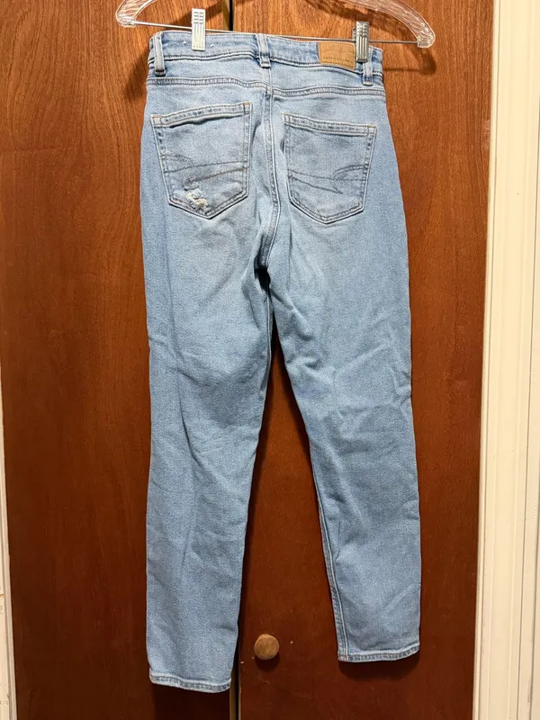 American Eagle Outfitters White Denim Label Detail - Image 6