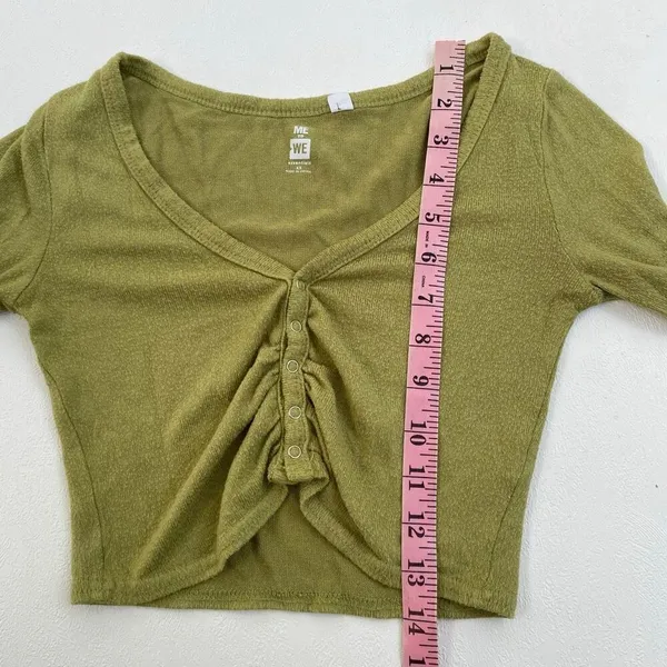 Me To We Olive Green Ruched Crop Top XS Long Sleeve Boho Y2K - Image 6