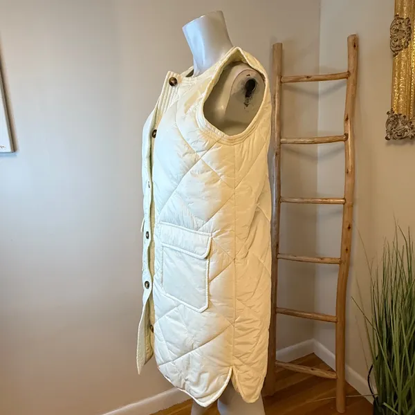Top It Off Quilted Long Button Up Stadium Style Sleeveless Vest M/L Ivory NWT - Image 4