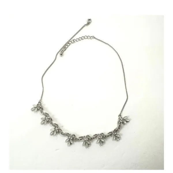 Rhinestone multi leaf choker necklace Silver - Image 8
