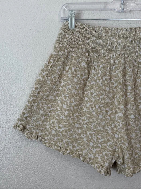 NWOT Entro 100% Cotton Tan Floral Smocked High-Waisted Ruffle Shorts, Sz Small - Image 7