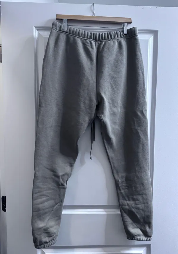 Essential Fear of God s Joggers Size M - Image 2