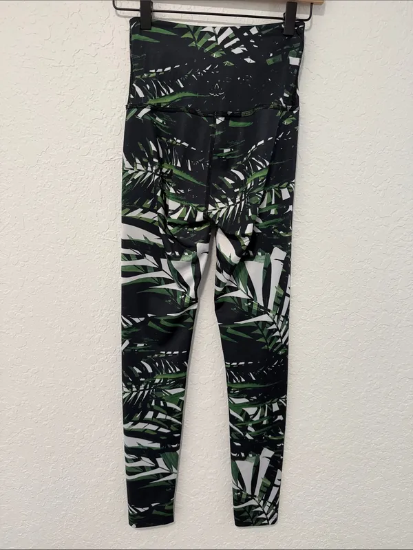 BEYOND YOGA Tropical Leaf-Print High-Waist Leggings Size Small - Image 2