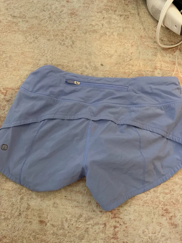 Lululemon Shorts 2.5" - Image 2