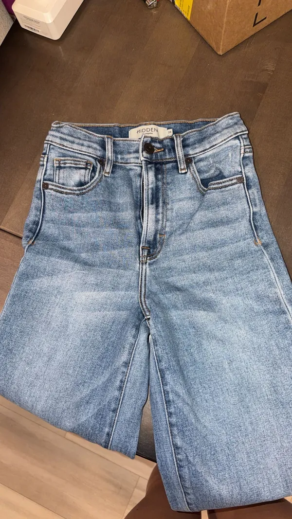 Hidden Jeans - Image 2