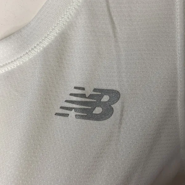 New Balance White Short Sleeve Athletic Top Size Medium - Image 2