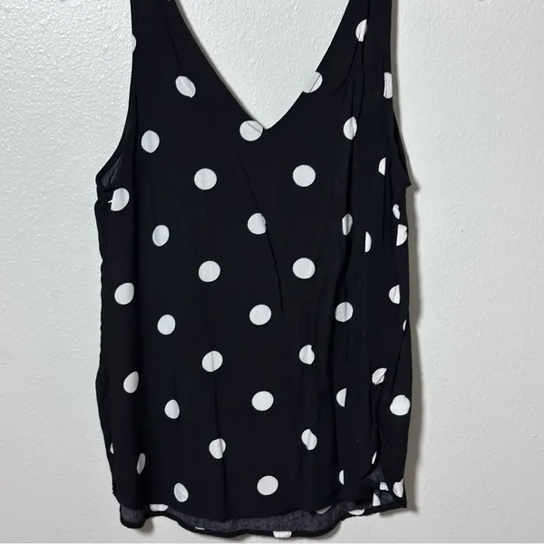 Old navy Women black Polka Dot top‎ size small - Image 2