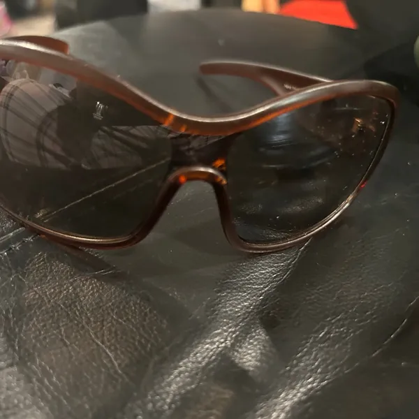 Brown Oversized Women’s Sunglasses - Classic Fashion Accessory - Image 10