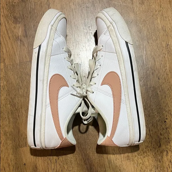 Nike Women's White and Peach Sneakers - Image 3