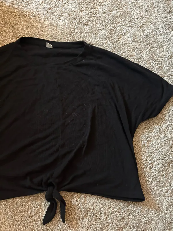 Black Old Navy Active Tie Front Top - Image 2