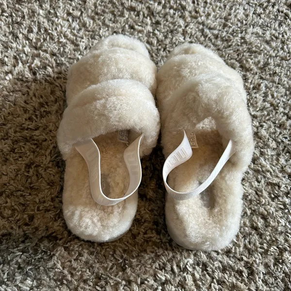L.A.M.B. Kids Plush Slide Sandals in Cream - Image 3