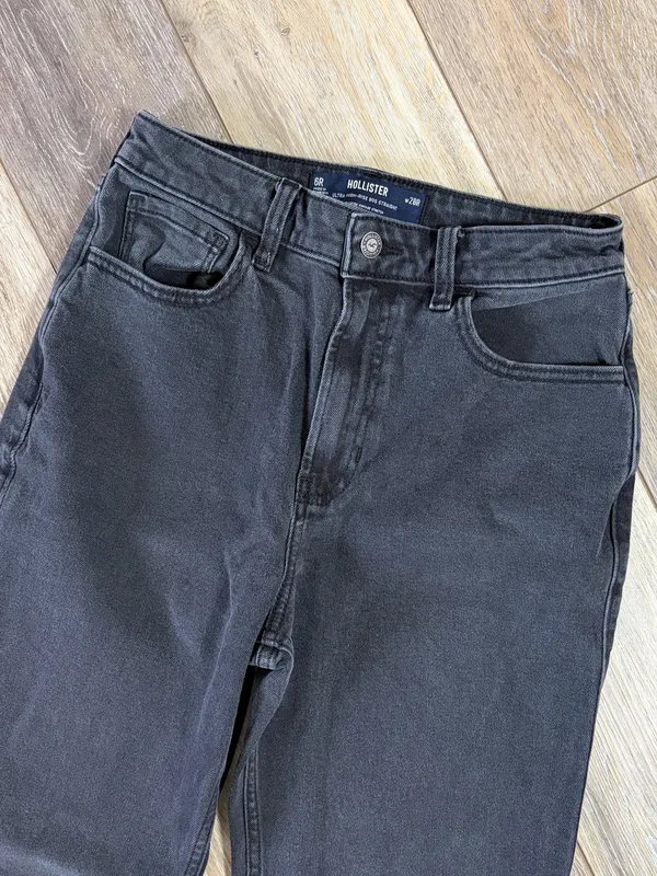 Hollister Ultra High-Rise 90s Straight Jeans In Washed Black - Image 5