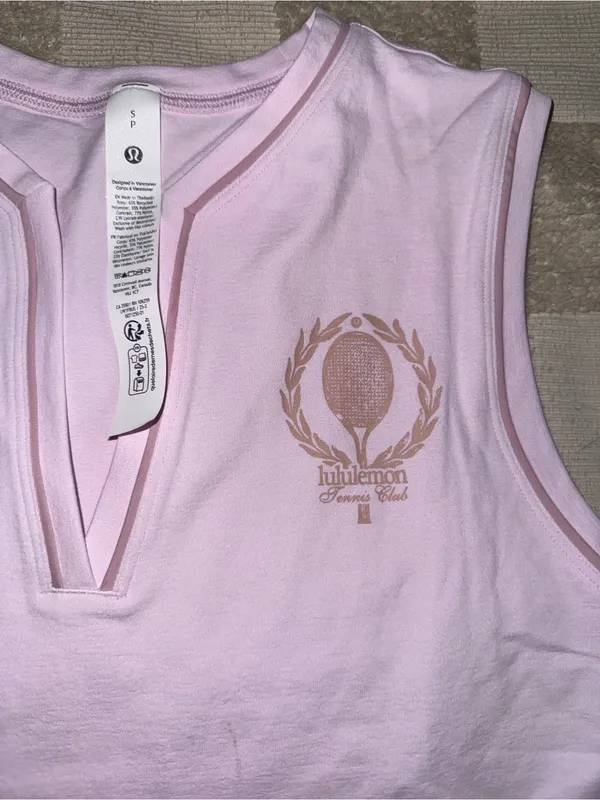 NWT‎ Lululemon V- Neck Tennis Tank *Graphic size Small - Image 3