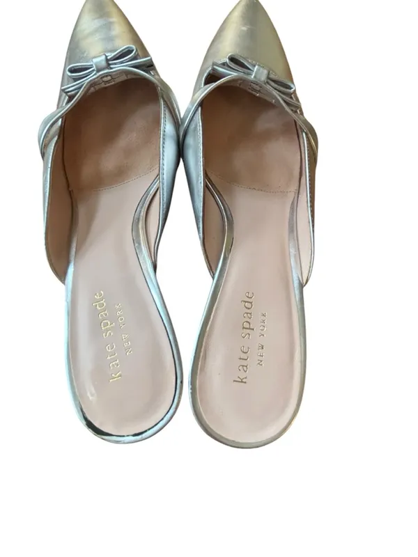 Kate Spade New York Silver Metallic Pointed Toe Kitten Mules 7.5 W/Bow Detail - Image 4