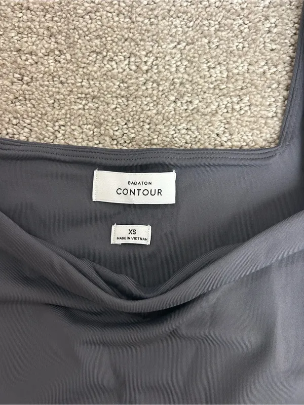 Aritzia Babaton Grey Square-Neck Long Sleeve Crop Top Size XS - Image 2
