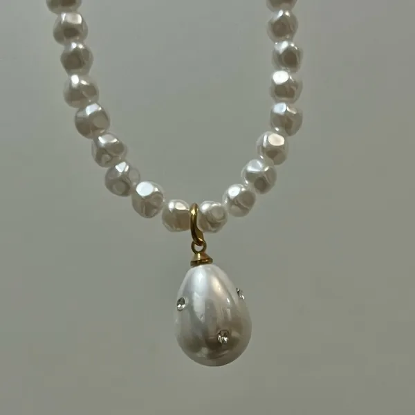 White Pearl Beaded Fashion Necklace with Teardrop Pendant - Image 8
