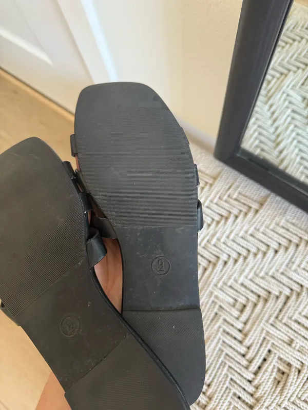 Black sandals size 9 - Image 3