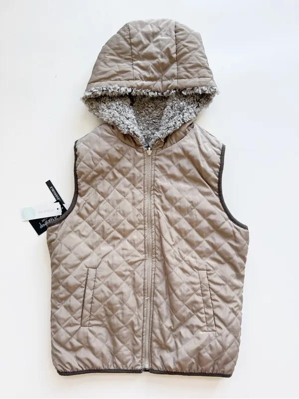 NWT CoffeeShop Reversible Faux Sherpa / Quilted Hooded Vest Taupe Size Small - Image 3