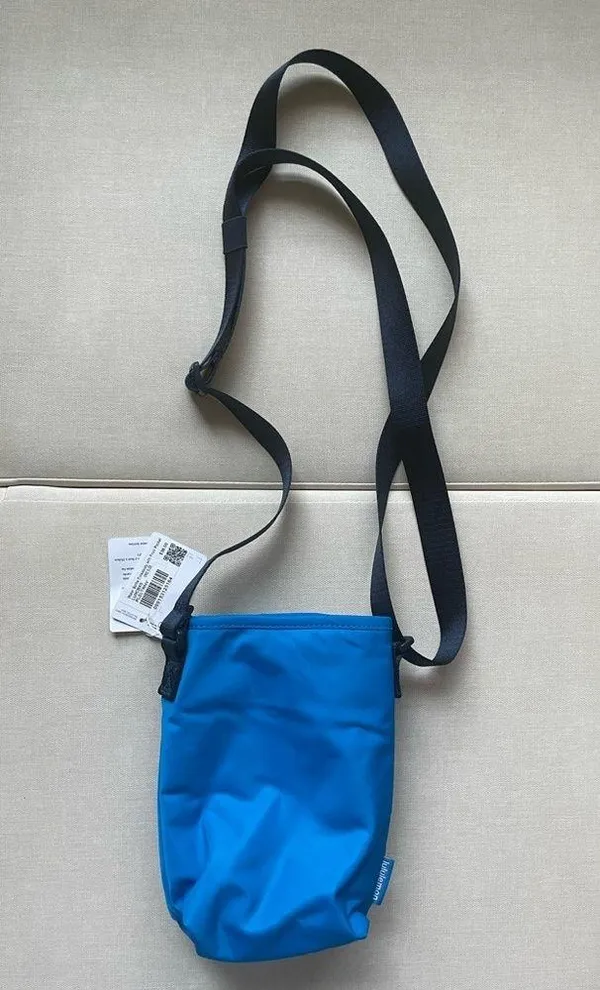 Lululemon Water Bottle Crossbody Bag with Front Pocket 2L - Poolside/Tru… - Image 5