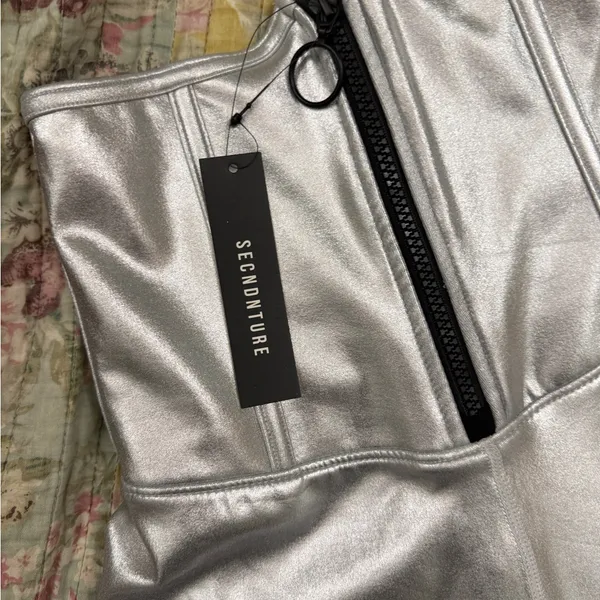 Secndnture Leset Silver and White Athletic Shorts Set - Image 2