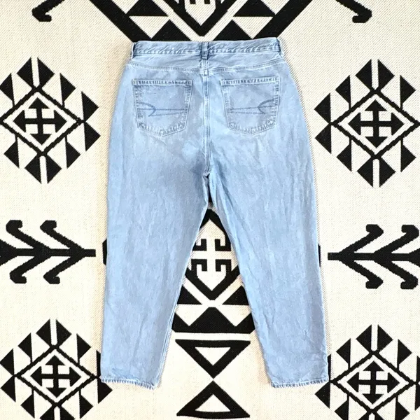 American Eagle x The Jeans Redesign Mom Jean in Washed Blue Size 14 - Image 9