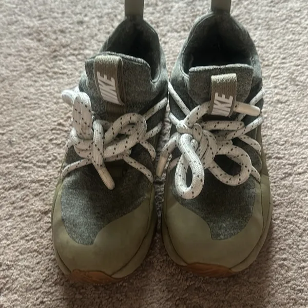 Nike City Loop in Olive Women’s 9 - Image 6