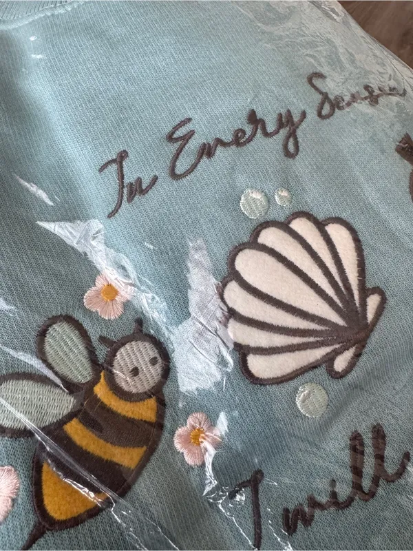 Love in Faith In Every Season I Will Praise Crewneck Sweatshirt Blue Bee Shell - Image 3