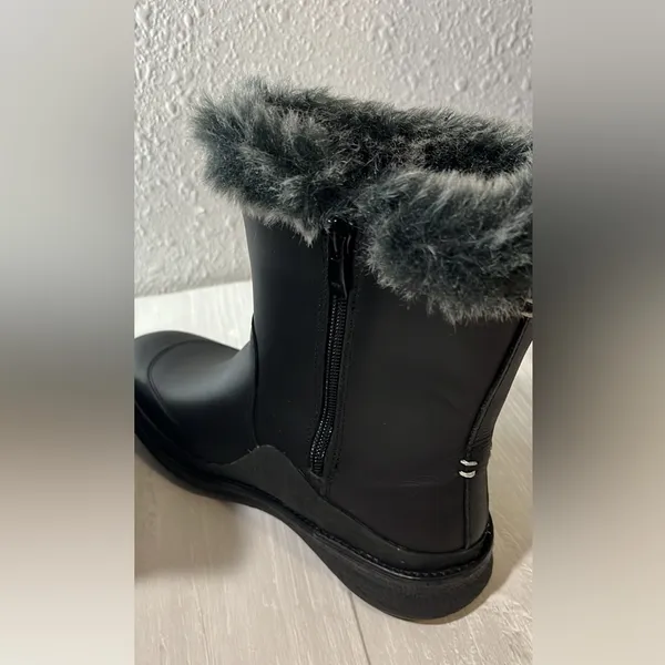 Merrell Black Winter Boots with Fur Trim - Image 3
