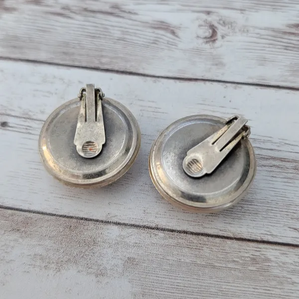 Vintage Clip On Earrings Light Golden Tone Large Chunky Statement 1 & 3/8" - Image 4