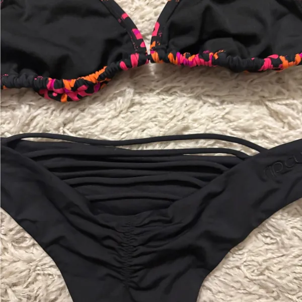 Rip-Curl Black Red and Pink Floral Beaded Bikini Set Size M - Image 7