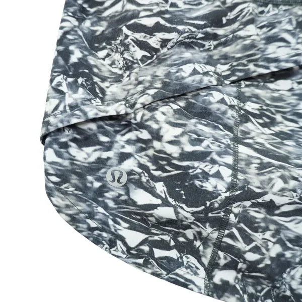 Lululemon Women's Size 8 Speed Up Shorts Black White‎ Abstract Print Running - Image 6