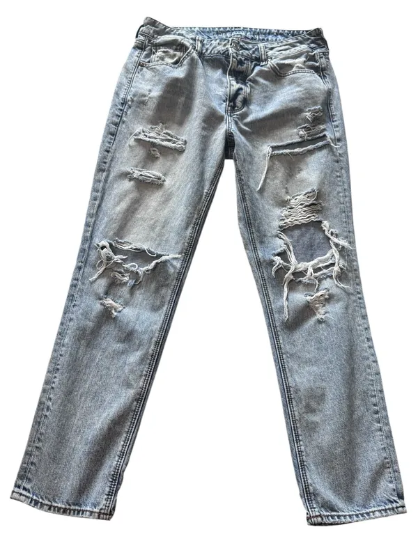 American Eagle Tomgirl Distressed Light Wash Jeans Size 10 Regular - Image 2