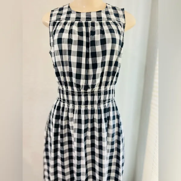 A New Day Women’s Gingham Sleeveless Smocked Waist Dress size small like new - Image 7