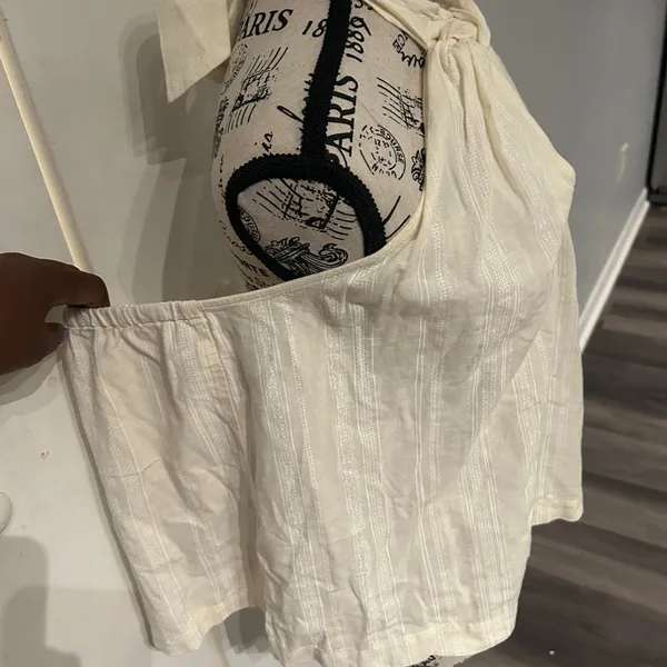 Universal Thread Cream Sleeveless Halter Blouse - Image 7