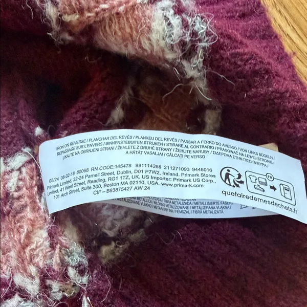 Elegant Burgundy and White Knit Sweater - Image 6