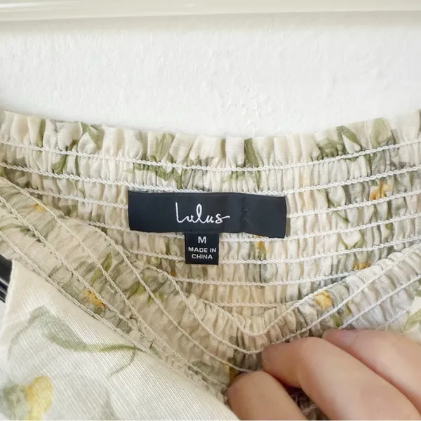 Lulu's Playfully Sweet Floral Shorts Sz M - Image 4