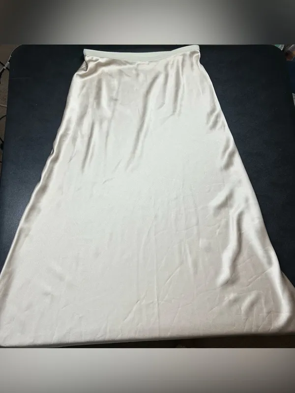 Uniqlo Women’s Size M Off White Satin Midi Skirt - Image 3