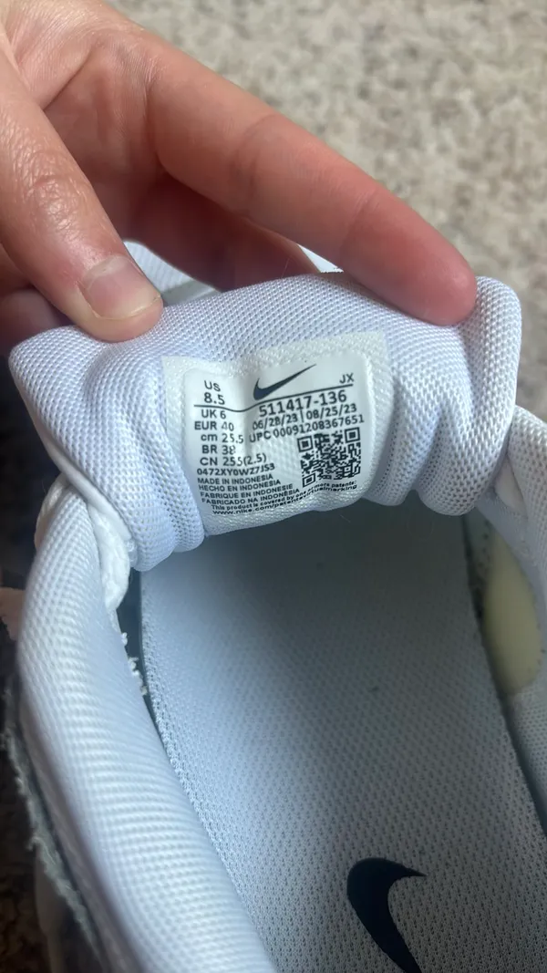 Nike Air Shoes - Image 4