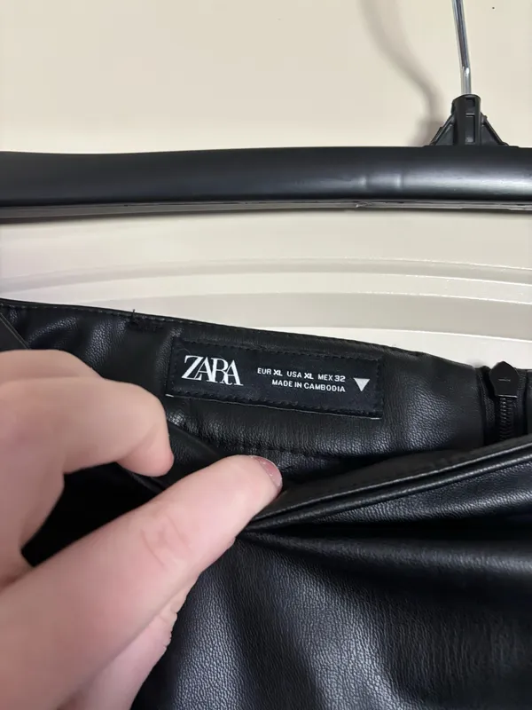 BNWT Black Zara leather mini skirt XL - Image 3