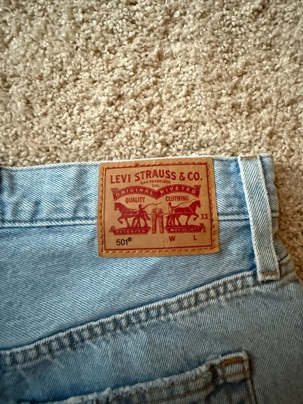 Levi’s 501 Shorts Denim Light Wash - Image 3