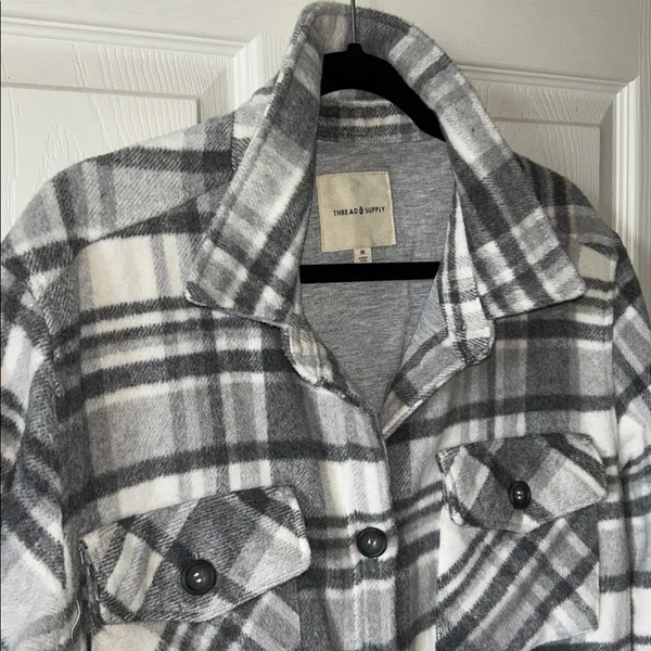 Thread & Supply Womens Gray Button Down‎ Plaid Shacket Size Med Flannel Fall - Image 3